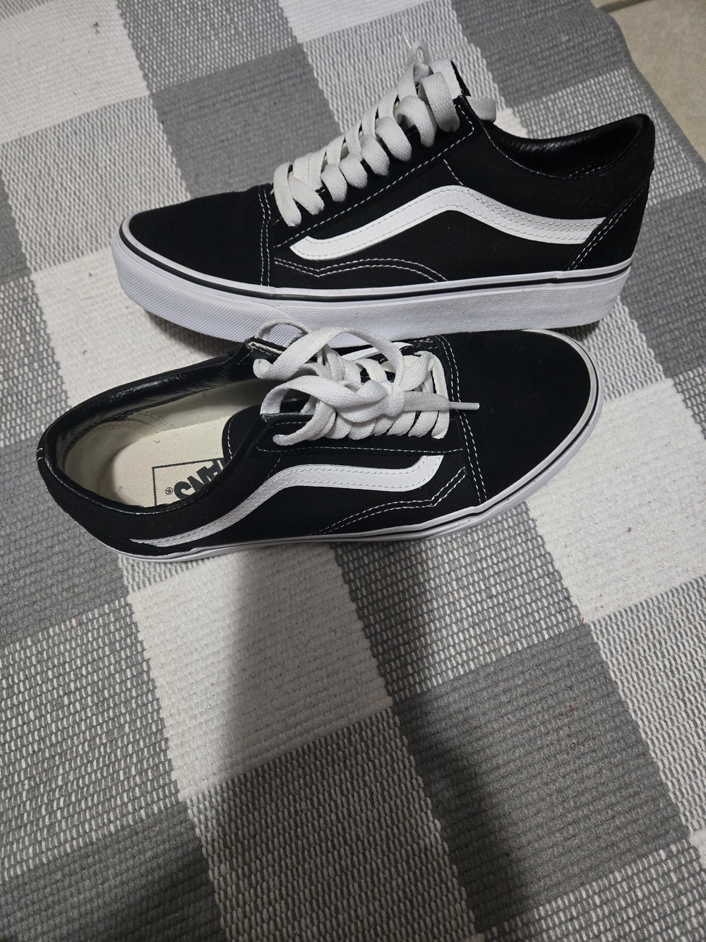 Vans Black and White Old Skool Low-Top Sneakers - Women's 8, Men's 6.5